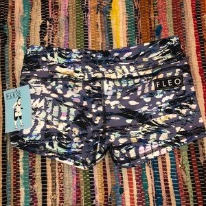 Fleo Shorts- size M